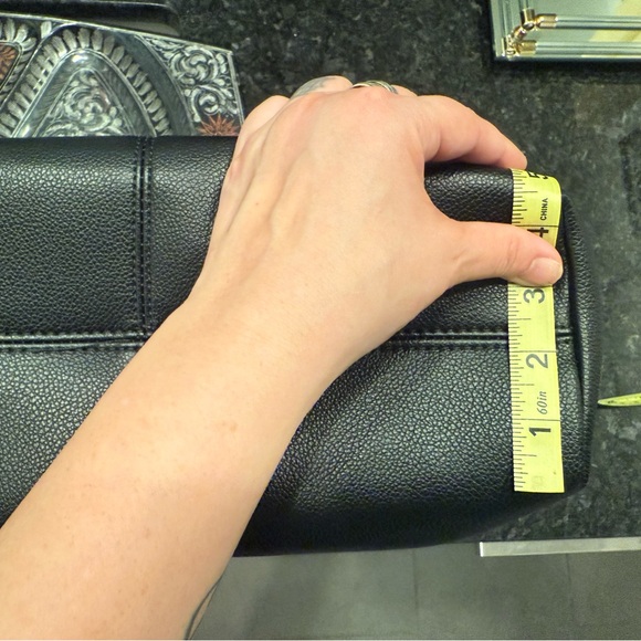 BCBG Max Azria Black Puffy Vegan Leather Bag NWT Baddie Purse Tote Quiet Luxury - Picture 5 of 6